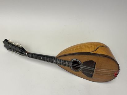 Mandoline en bois de placage et incrustations...