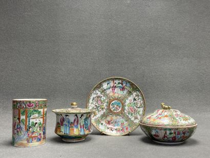Lot de porcelaine de Canton. 
Assiette, pot...