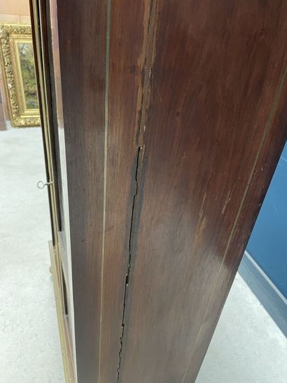 Vitrine marquetée à deux portes vitrées,...