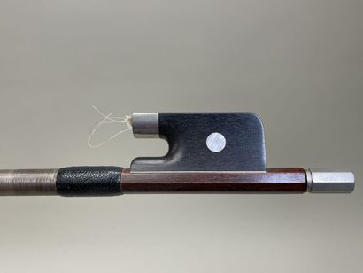 Violoncelle
avec sa housse de transport.
Longueur...