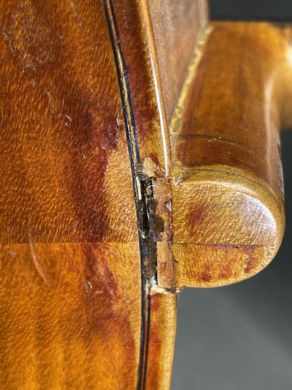 Violoncelle
avec sa housse de transport.
Longueur...