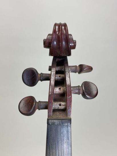 Violon. 
Portant l'étiquette 