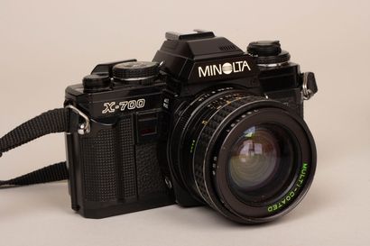 Appareil photo MINOLTA X-700. 
et deux objectifs
-Makinon...