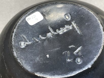 ACCOLAY:
Vase à émail noir , signé.
H: 20...