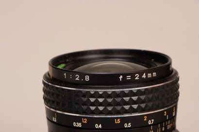 Appareil photo MINOLTA X-700. 
et deux objectifs
-Makinon...