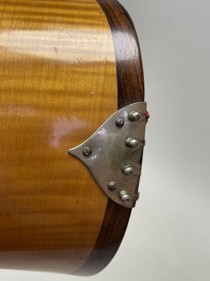 Mandoline en bois de placage et incrustations...