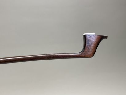 Violoncelle
avec sa housse de transport.
Longueur...