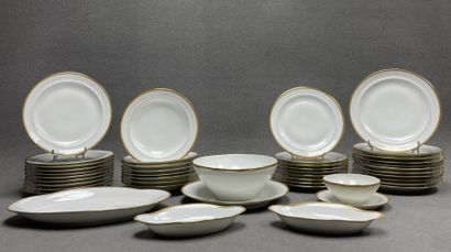 Partie de service de table en porcelaine...