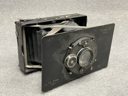 Lot de sept appareils photo argentiques:...