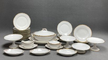 Partie de service de table en porcelaine...