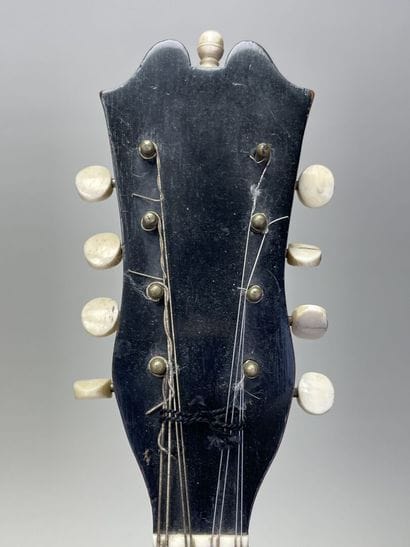 Mandoline en bois de placage et incrustations...