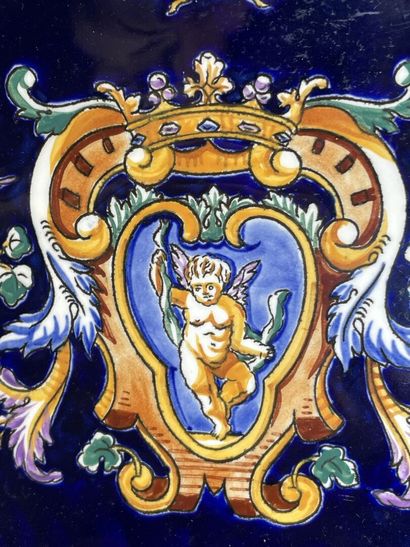 GIEN décor Renaissance sur fond bleu nuit:
-Coupe...