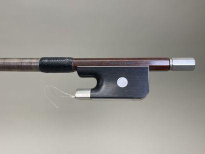 Violoncelle
avec sa housse de transport.
Longueur...