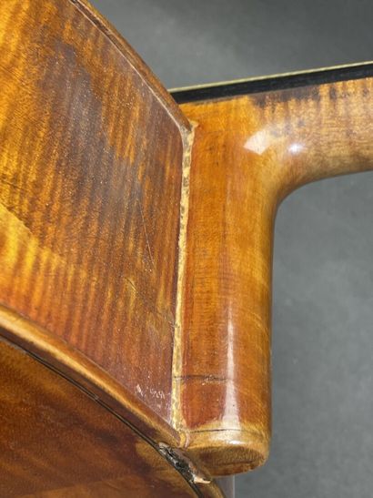 Violoncelle
avec sa housse de transport.
Longueur...