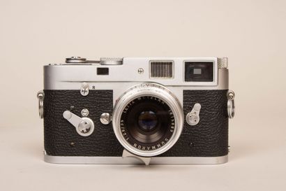 LEICA. 
Appareil photo argentique M2 avec...