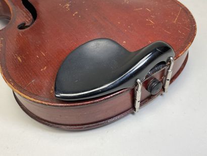 Violon. 
Portant l'étiquette 