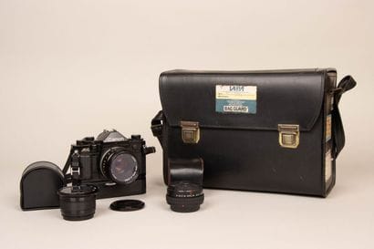 Appareil photo CANON A-1. 
et deux objectifs
-Canon...