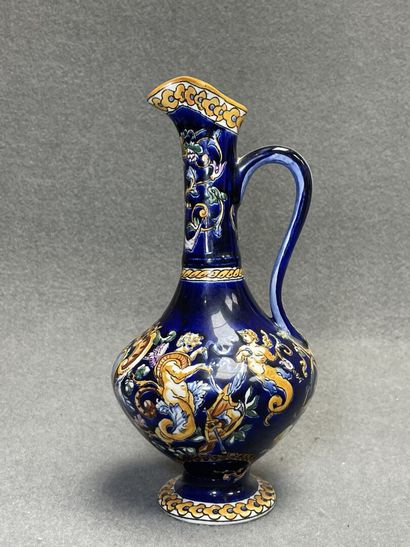 GIEN décor Renaissance sur fond bleu nuit:
-Coupe...