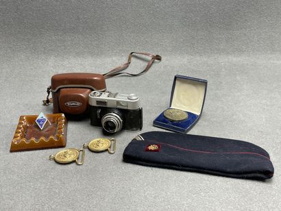 Lot comprenant:
Appareil photo voigtlander,...