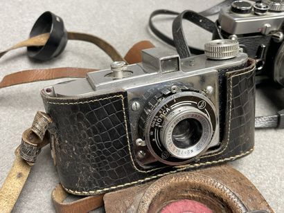 Lot de six appareils photo argentiques
Norca,...