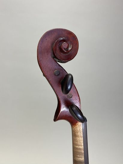 Violon. 
Portant l'étiquette 