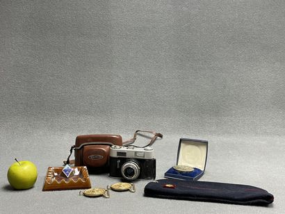 Lot comprenant:
Appareil photo voigtlander,...