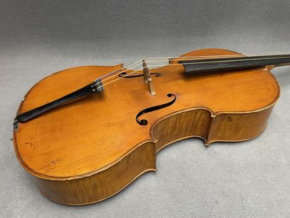 Violoncelle
avec sa housse de transport.
Longueur...