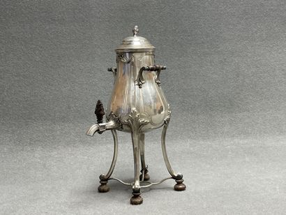 Samovar en métal argenté
H. :39 cm.
manque...