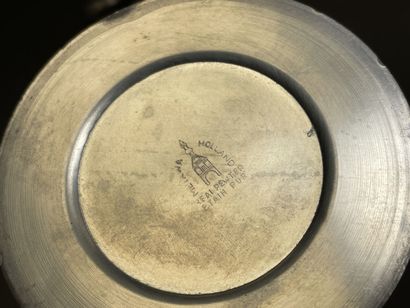 Deux vases soliflore et deux verseuses en...