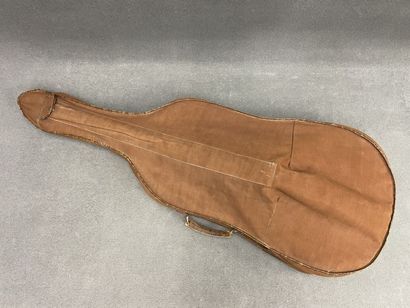 Violoncelle
avec sa housse de transport.
Longueur...