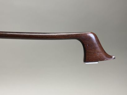 Violoncelle
avec sa housse de transport.
Longueur...