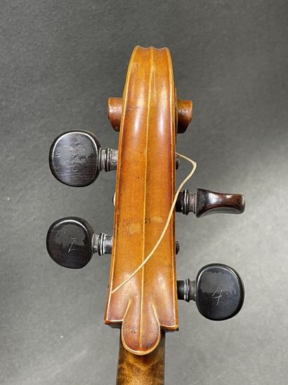 Violoncelle
avec sa housse de transport.
Longueur...