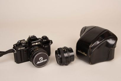 Appareil photo MINOLTA X-700. 
et deux objectifs
-Makinon...