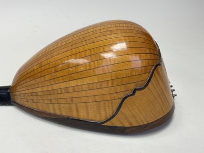 Mandoline en bois de placage et incrustations...