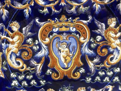 GIEN décor Renaissance sur fond bleu nuit:
Grand...