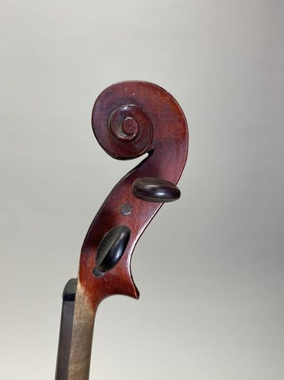 Violon. 
Portant l'étiquette 