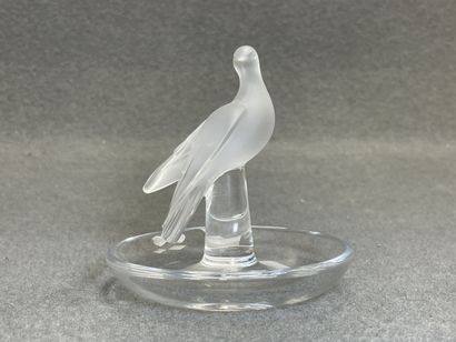 LALIQUE FRANCE.
Baguier en cristal translucide...