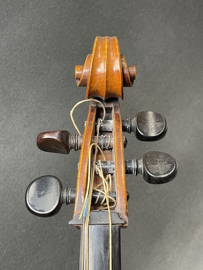 Violoncelle
avec sa housse de transport.
Longueur...