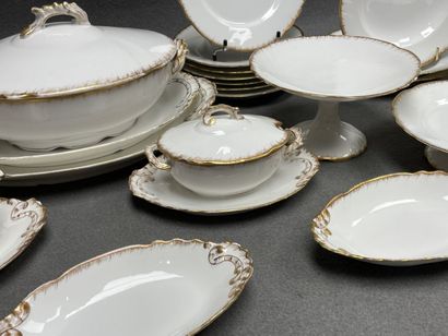 Partie de service de table en porcelaine...