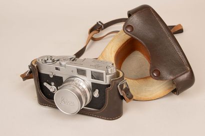 LEICA. 
Appareil photo argentique M2 avec...
