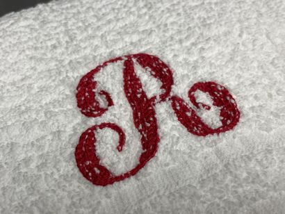 Lot de 
-12 serviettes monogramées P.R.
-Quatre...