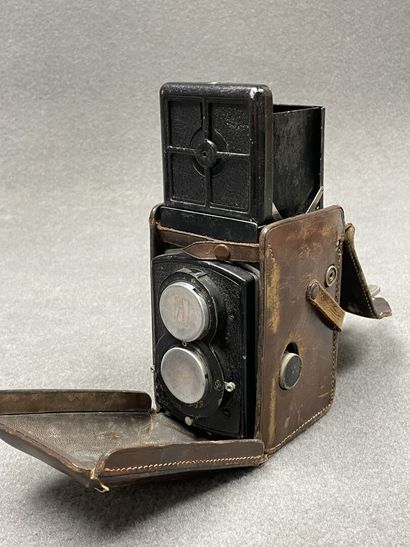 Lot de sept appareils photo argentiques:...