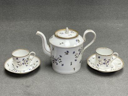 Théière et deux tasses en porcelaine décor...