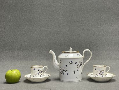 Théière et deux tasses en porcelaine décor...