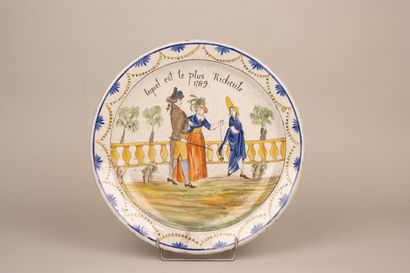 Plat en faïence de style révolutionnaire.
