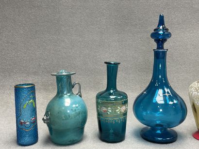 Lot de verreries émaillée 8 pièces. 
H. :...
