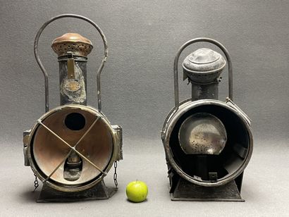 Deux lanterne de cheminots. 
H. :55 cm et...