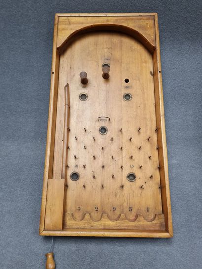 Deux billards de table, à balle et à tou...