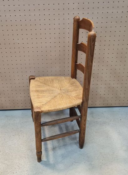 Suite de six chaises paillées.