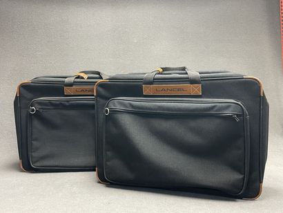 Lancel
Deux valises souples en toile noire....